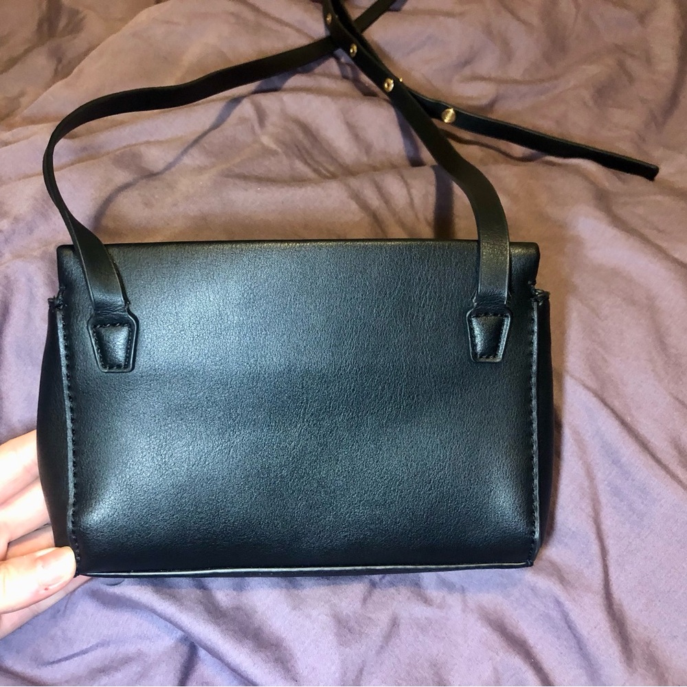 BNWOT Aldo Elegant Black Crossbody With Gold Accent Hardware - Picture 5 of 16